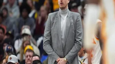 王楚钦荣获WTT重庆冠军赛男子单打金牌